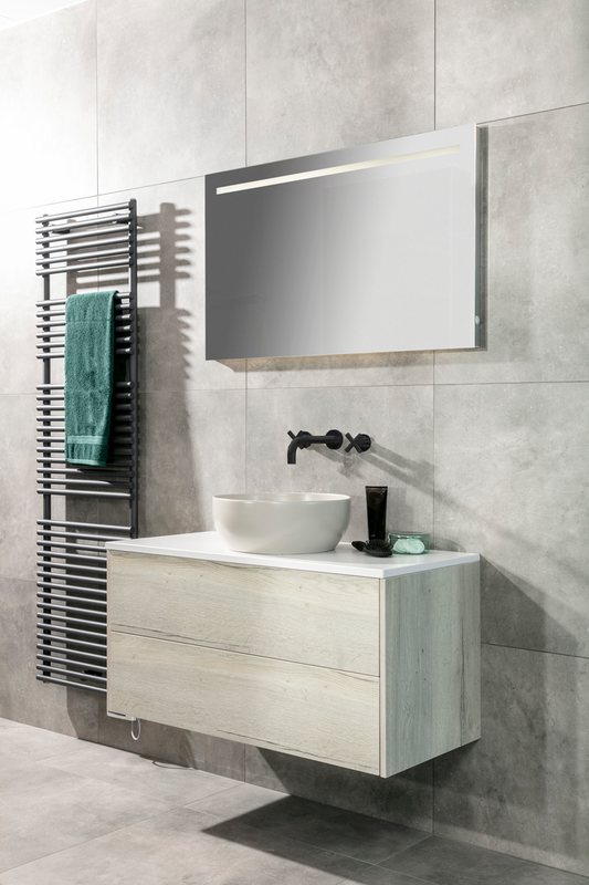 Uno Plus Spiegel met Horizontale LED Verlichting en Verwarming.
